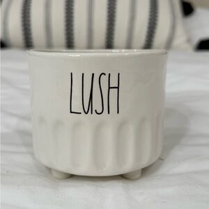 Rae Dunn “Lush” Ceramic Planter 🌿